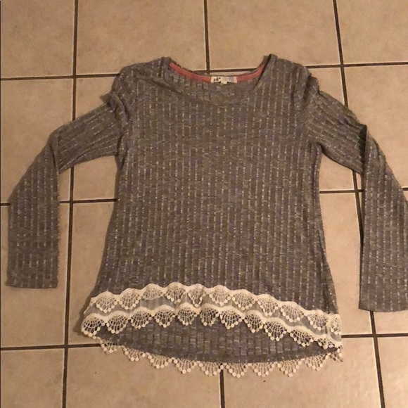 Cute laced bottom stripped top - Picture 1 of 1